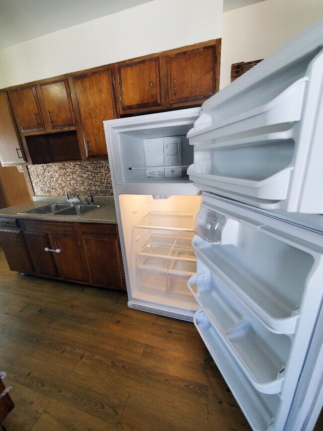 Building Photo - 448 Coggeshall St