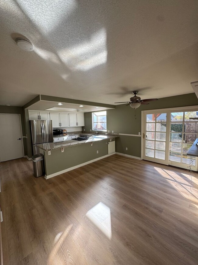 Building Photo - 4 Bed 3 Bath in Desirable Santa Maria Neighborhood