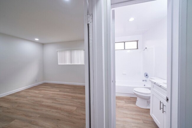 Building Photo - 20445 Saticoy St