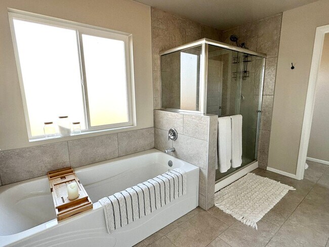 Building Photo - Stunning Stewart Crossing Home!