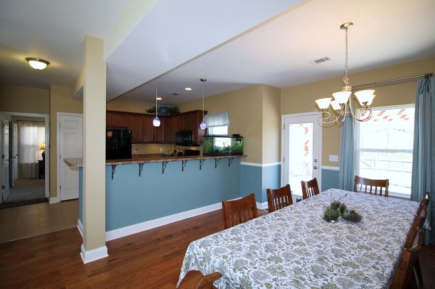 Building Photo - 4236 Longfellow Dr