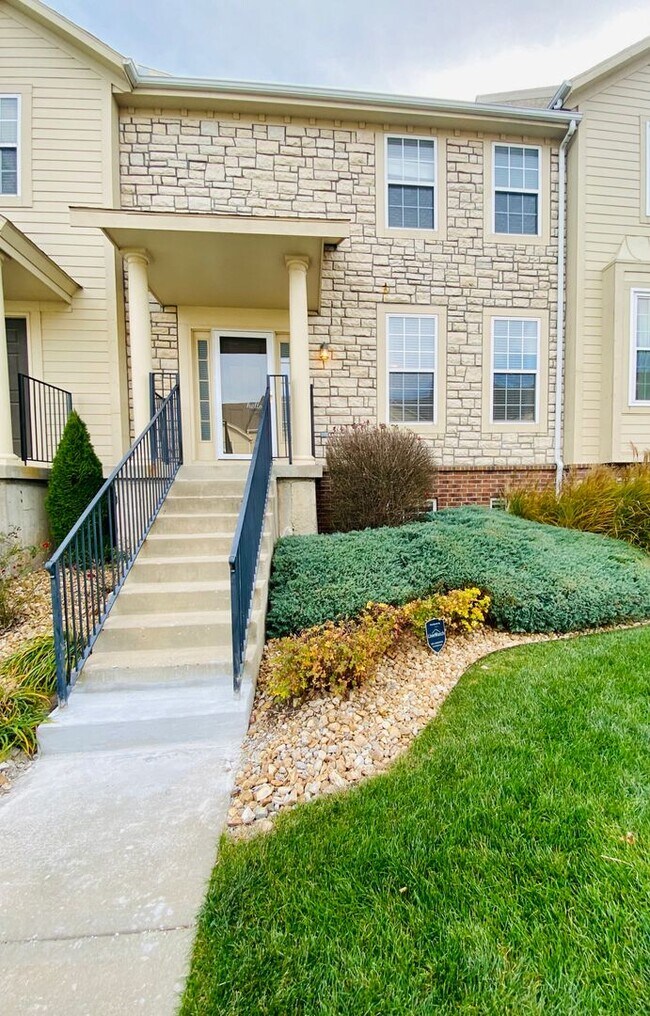Building Photo - {12337} Spacious Stone Creek Village Townhouse + All Appliances Included + Lawn Care Included + 1...