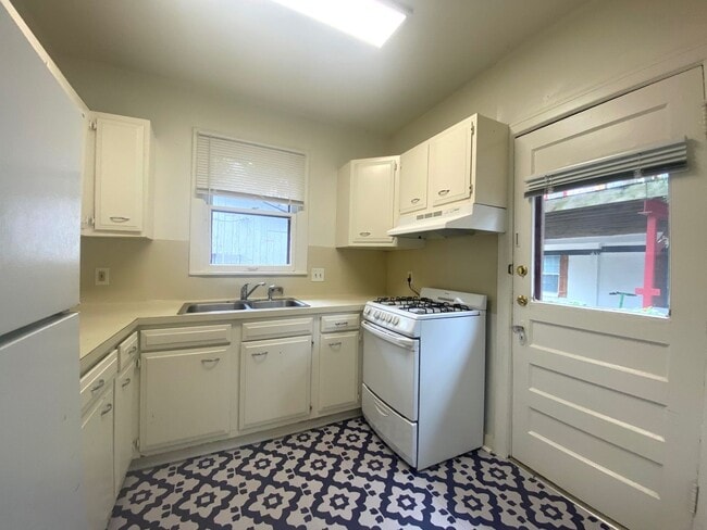 Building Photo - San Gabriel-2845