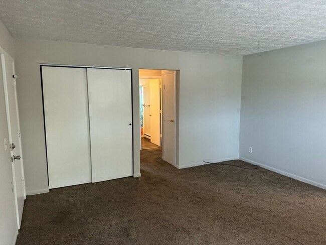 Building Photo - Bright & Fresh 2 Bedroom Apartment – Ready...