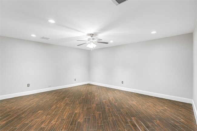 Building Photo - 26114 Lillian Springs