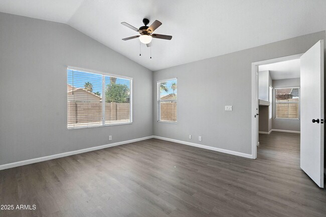 Building Photo - 1424 E Binner Dr