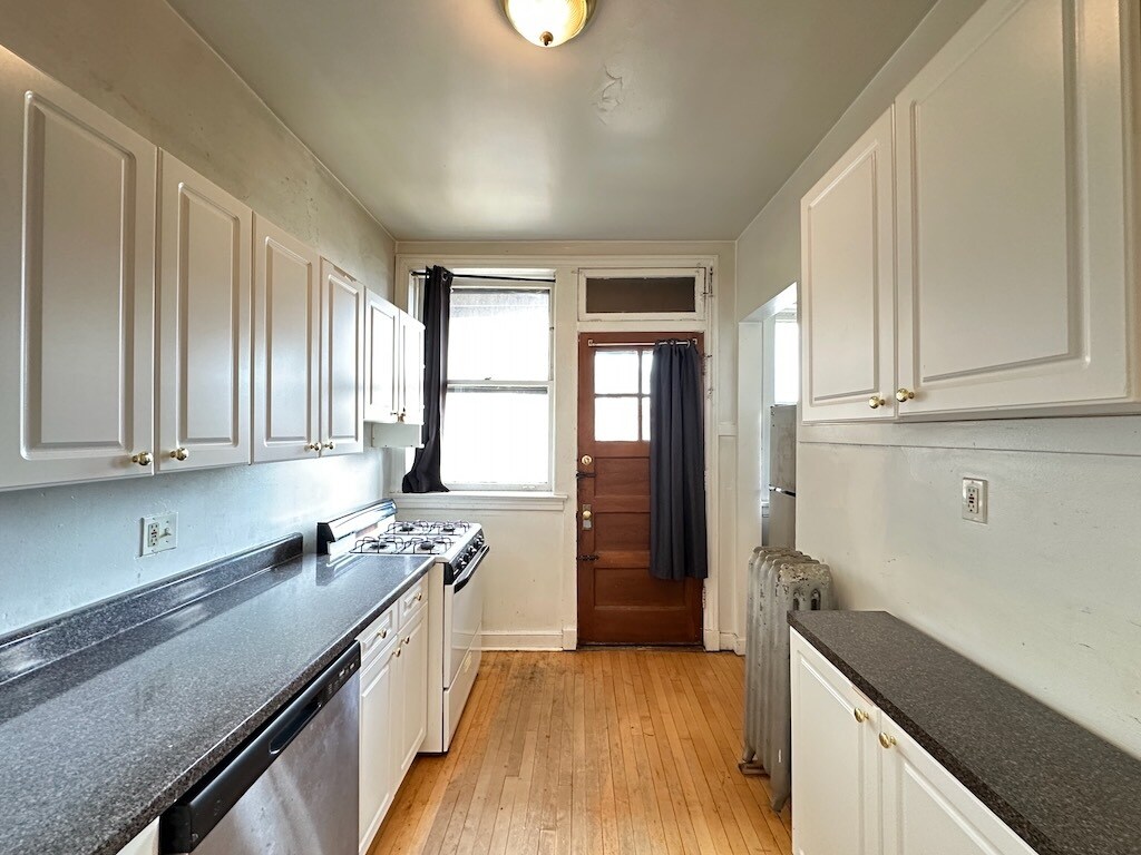 Building Photo - 943 Judson Ave