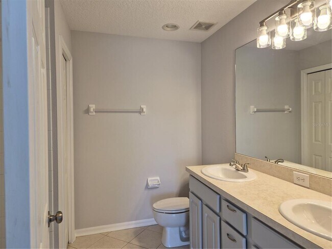 Building Photo - 6219 Blue Runner Ct