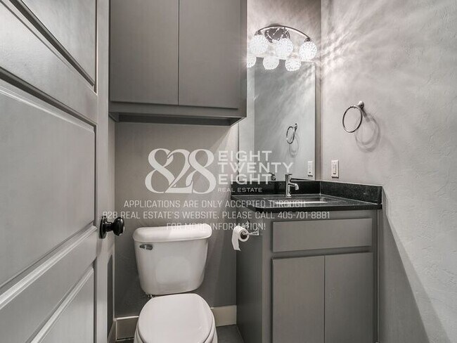 Building Photo - West Normans Best Kept Secret! 3 bd/2.5 bath Beautiful Townhome! *AVAILABLE NOW*
