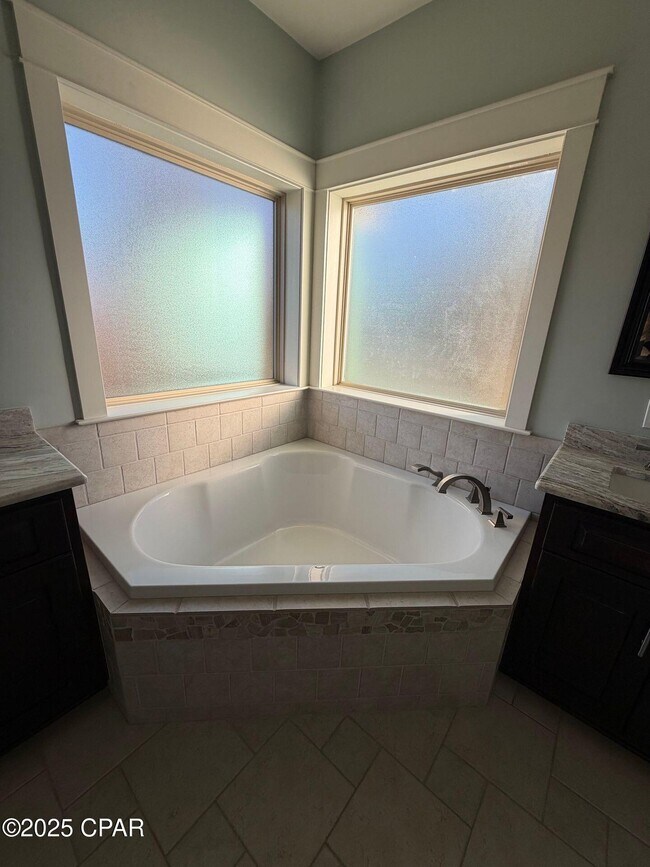 Building Photo - 4528 Tropical Dr