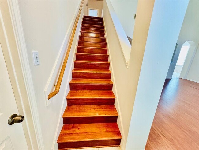 Building Photo - 1803 Stoneleigh Ct
