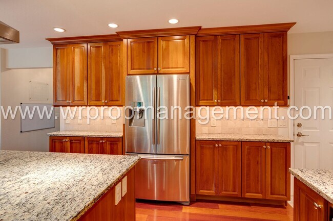 Building Photo - 4 Bed 3 Bath Home in Lambertville