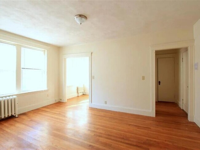 Building Photo - 172 Maple St
