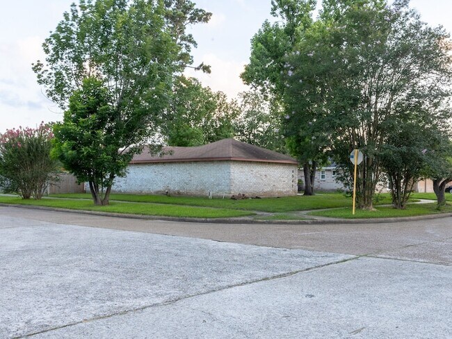 Building Photo - 6542 Bridgegate Dr