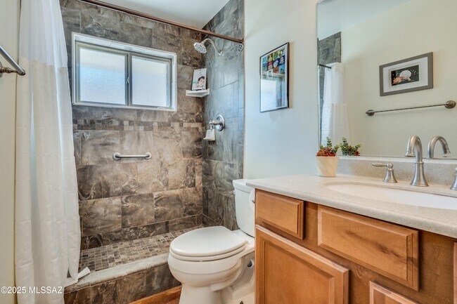 Building Photo - 40 N Bella Vista Dr