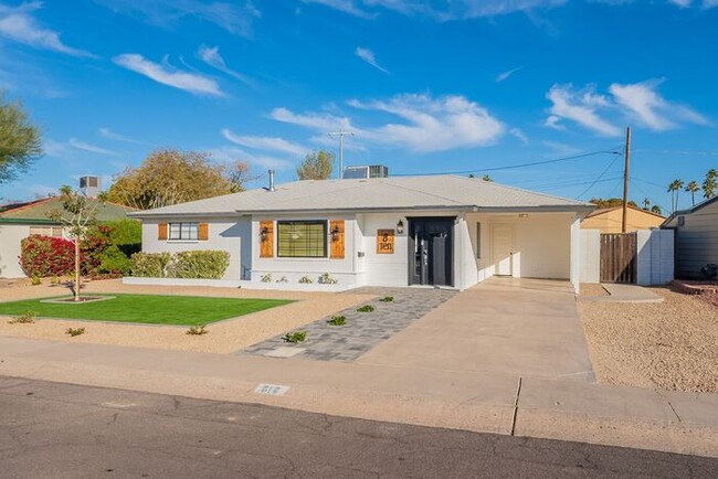 Building Photo - Stunning 2 Bed 2 Bath Home in Uptown Phoenix