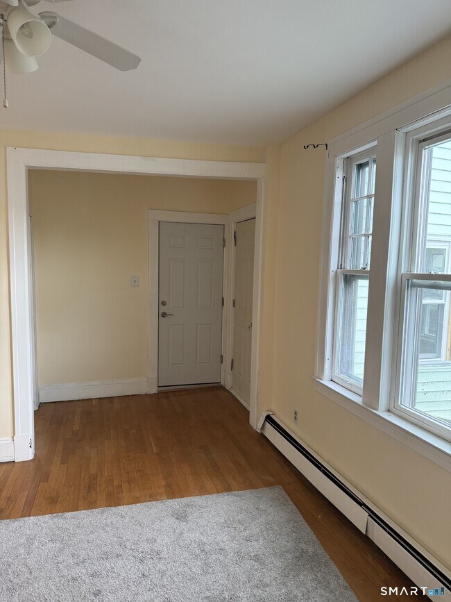Building Photo - 452 Hillside Ave