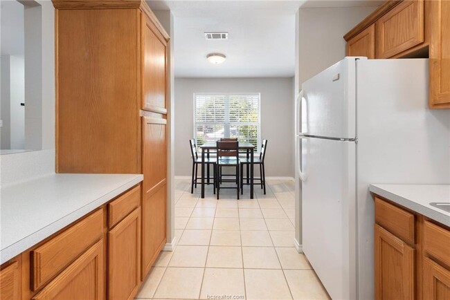Building Photo - 3609-3611 Oldenburg Ct