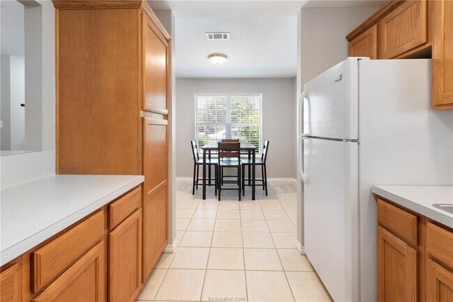 Building Photo - 3611 Oldenburg Ct