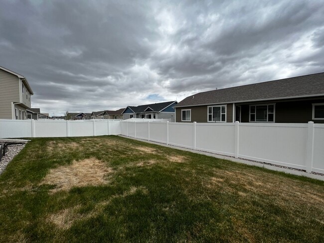 Building Photo - Elegant 3 Bedroom 2.5 Bathroom Home