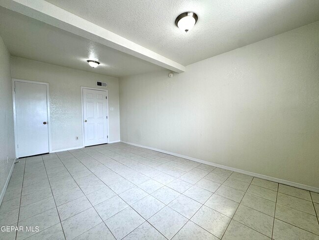 Building Photo - 9928 Acer Ave