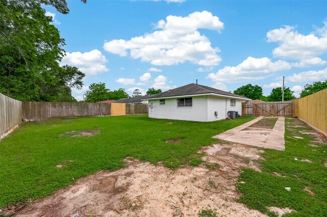 Building Photo - 6311 Tall Willow Dr