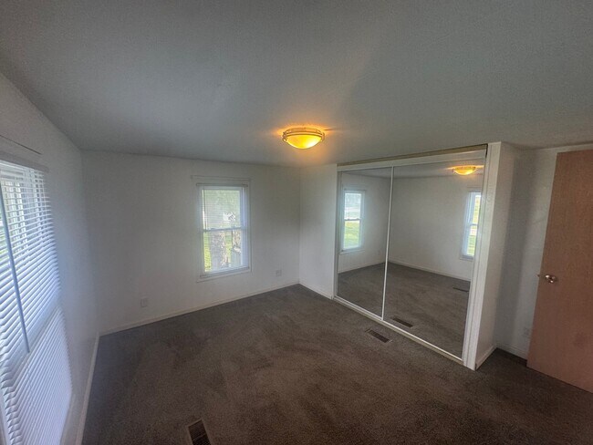 Building Photo - 6805 Curran Rd
