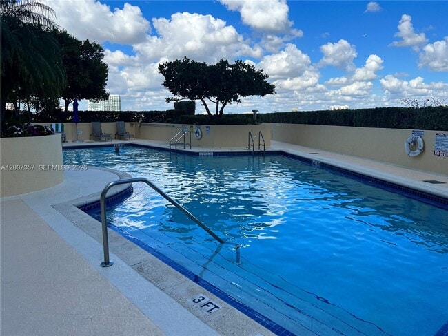 Building Photo - 2475 Brickell Ave