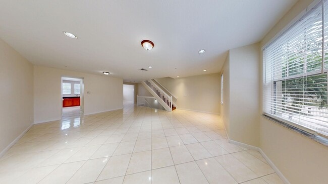 Building Photo - 4 Bed/3.5 Bath Townhome w/2 Car Garage in Pet Friendly Gated Community! ** Water/Cable/Internet I...