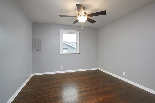 Building Photo - Beautiful One-Bedroom at Montrose & 9th!