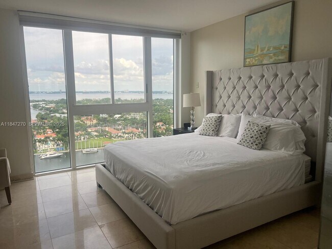 Building Photo - 4775 Collins Ave