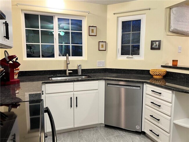 Building Photo - 29 Swan Ct