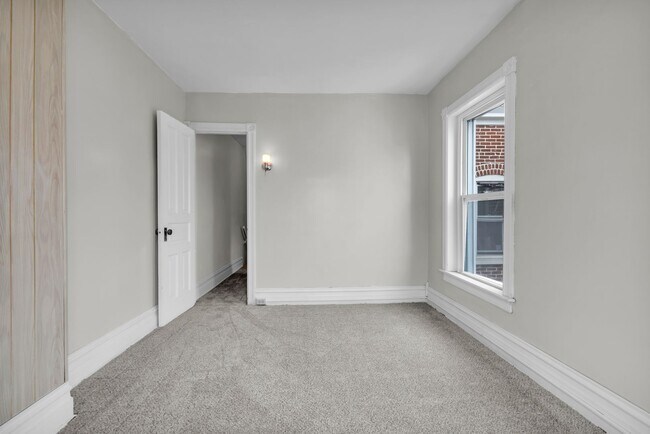 Building Photo - 325 1/2 N. Franklin St