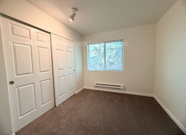 Building Photo - Charming 2-Bed, 2-Bath Townhouse in Tigard - Perfect Blend of Comfort and Convenience!