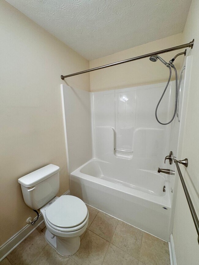 Building Photo - Townhouse for Rent in Spring Oaks!