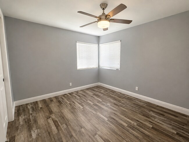 Building Photo - 4727 E Alamos Ave