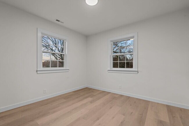 Building Photo - 6037 Dahlgren Ave