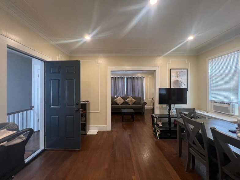 Building Photo - 12 Newcomb Pl