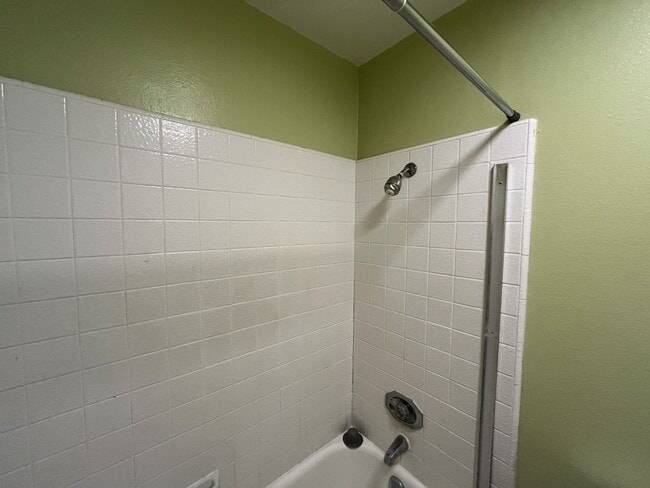 Building Photo - 1523 Hood Rd