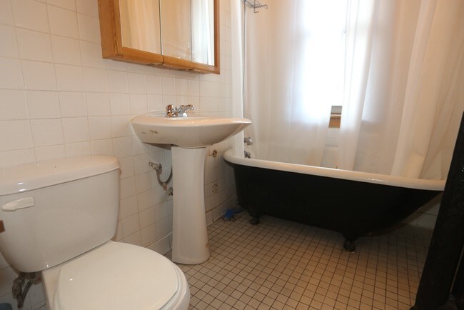 Building Photo - N. Racine