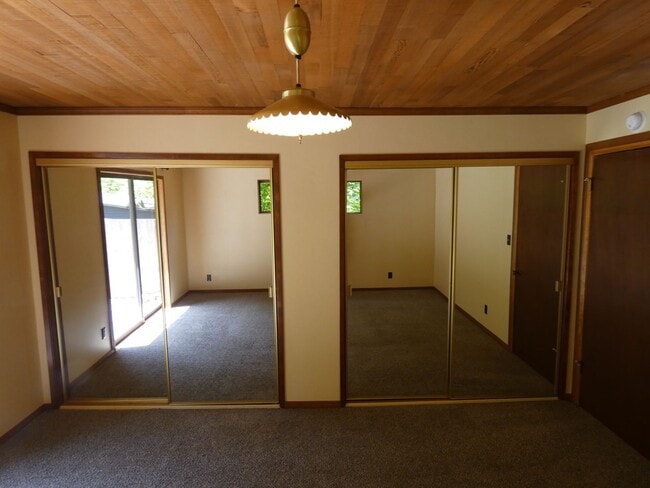 Building Photo - 71 Saghalie Trl