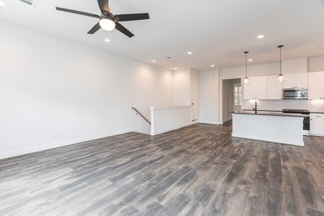 Building Photo - 5715 White Magnolia St.