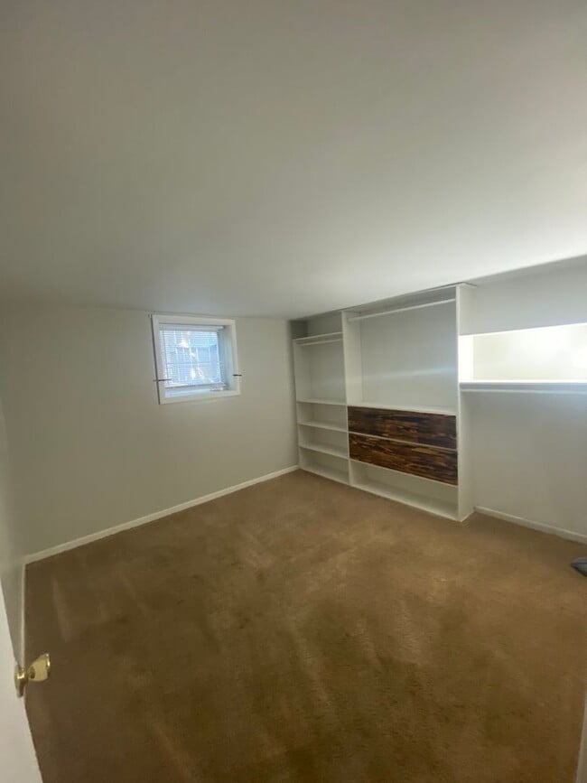 Building Photo - 1701 Lodge St