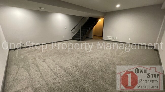 Building Photo - 3 Bedroom, 2.5 Bath Modern Townhome in Nor...