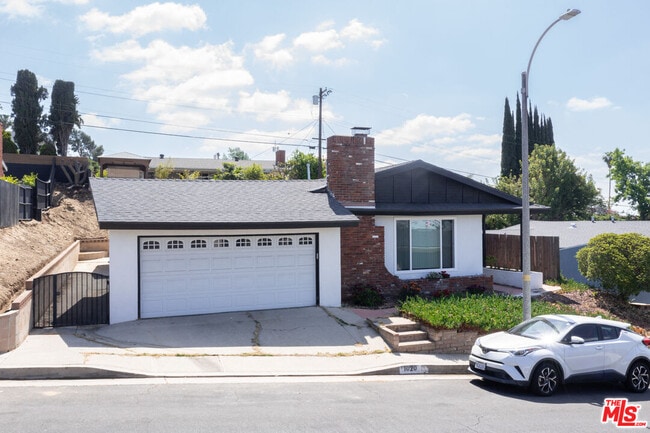 Primary Photo - 1020 Larker Ave