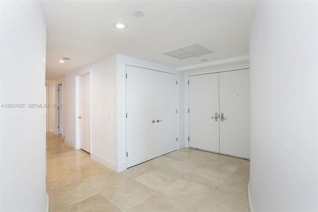 Building Photo - 17001 Collins Ave