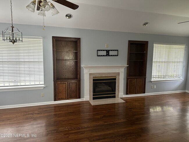 Building Photo - 6192 Duclay Forest Dr S