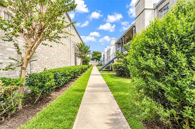 Building Photo - 6606 De Moss Dr