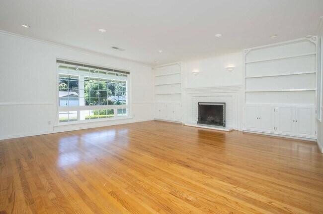 Building Photo - 263 Knight Dr