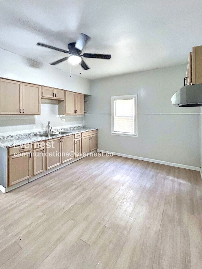 Building Photo - 14917 Darwin Ave